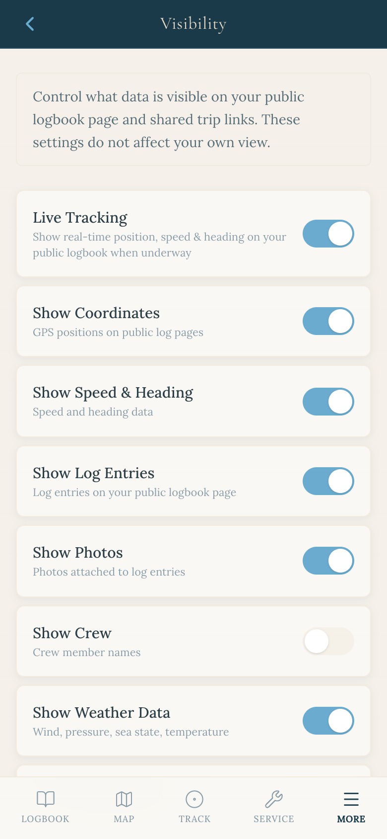 Visibility switchboard: live tracking, coordinates, speed, entries and photos on; crew names off